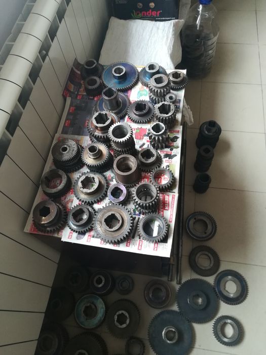 Части  за струг. Зъбни колела винтове.