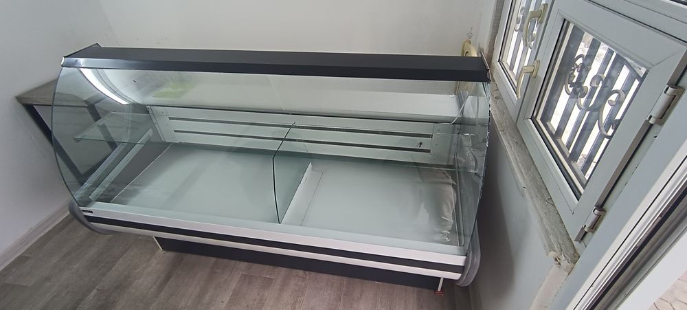 Продам холодильник ветрина