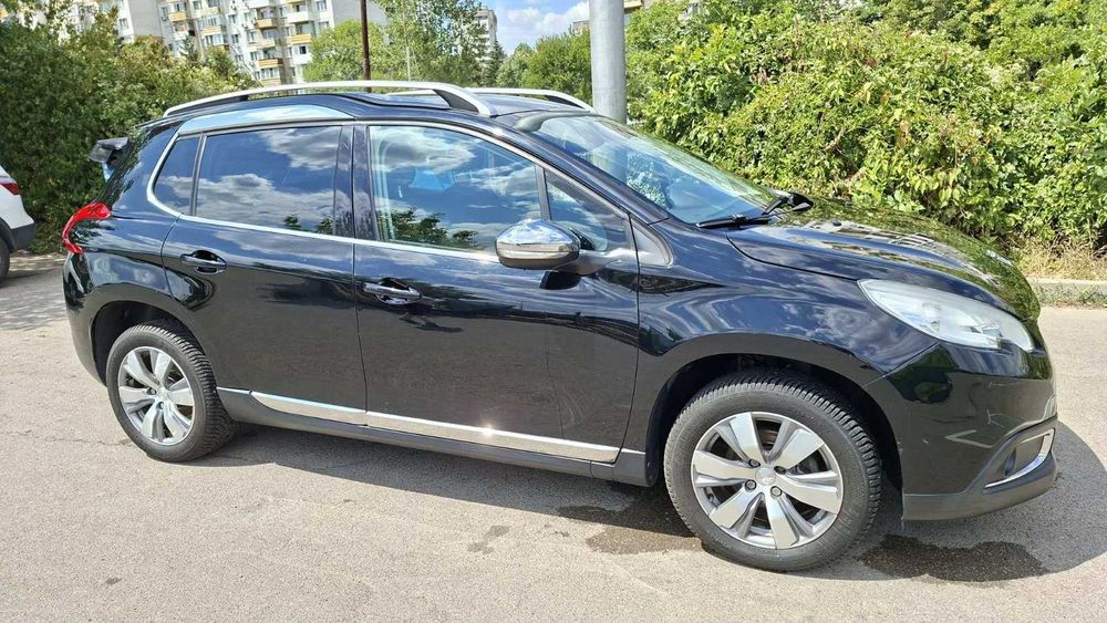 Лек автомобил Peugeot 2008 1.5 blue HDI