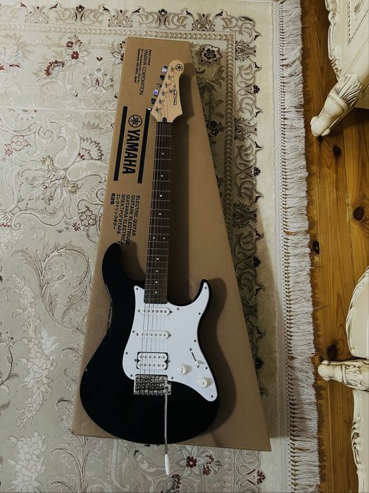 Электрогитара Yamaha Pacifica 012