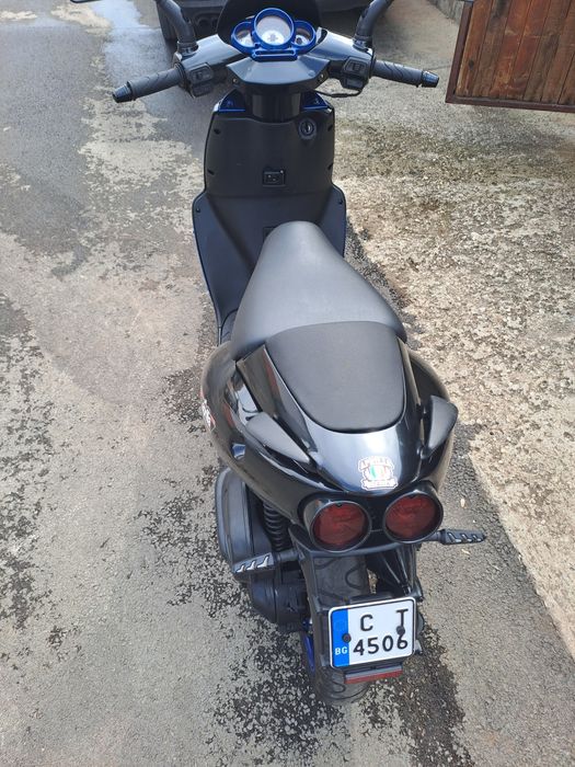 Скутер априлия 50куб 2006г регистриран запазен документално изряден