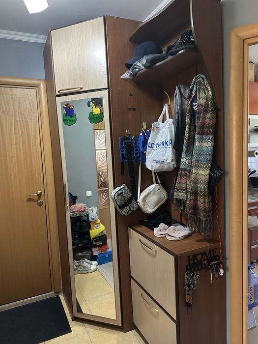 Продам угловую прихожую