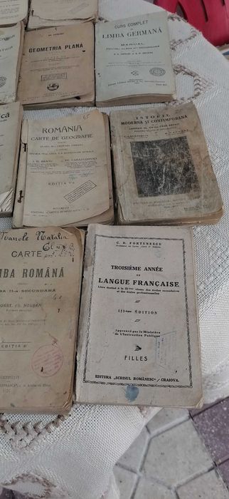 ofer  spre  vanzare  carti   din  perioada  1921  1928  30 lei