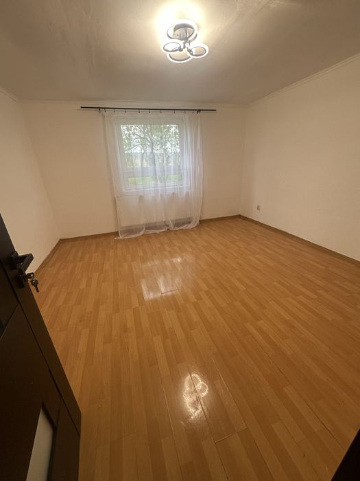 Casă de vânzare în Păulești (Brusturi) – teren generos, zonă liniștită