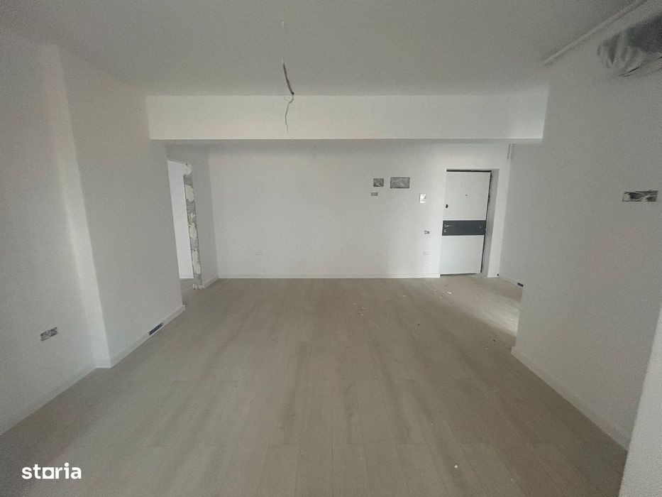 Apartament 3 camere decomandat, 35mp curte proprie, metrou Berceni