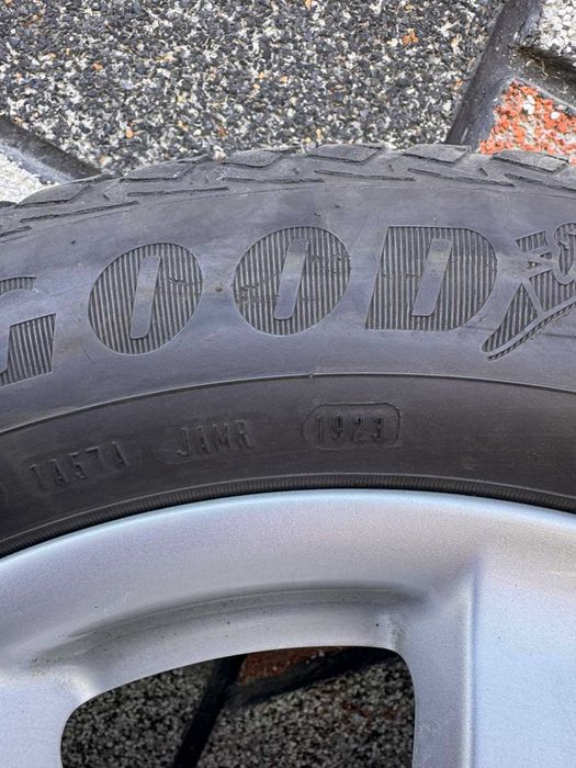 Комплект оригинални алуминиеви джанти Mercedes 17” с всесезонни гуми Goodyear Vector 4Seasons - 235/55/17.