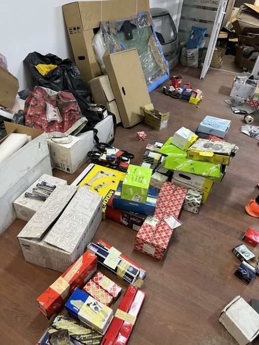 Piese noi de vanzare