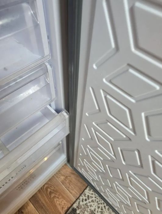 Продам морозильник  Бирюса M6046SN