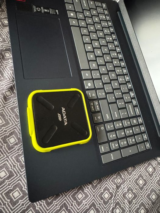 Vând laptop Lenovo