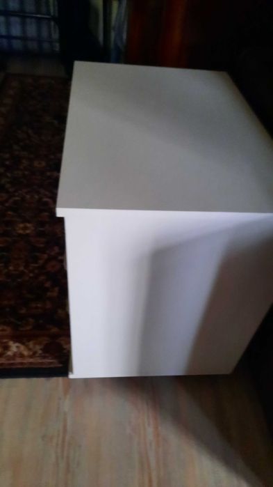 Продавам шкафче подходящо е за документи или други цености