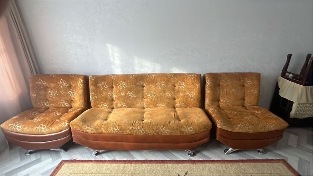 Продам диван в хорошом состояни