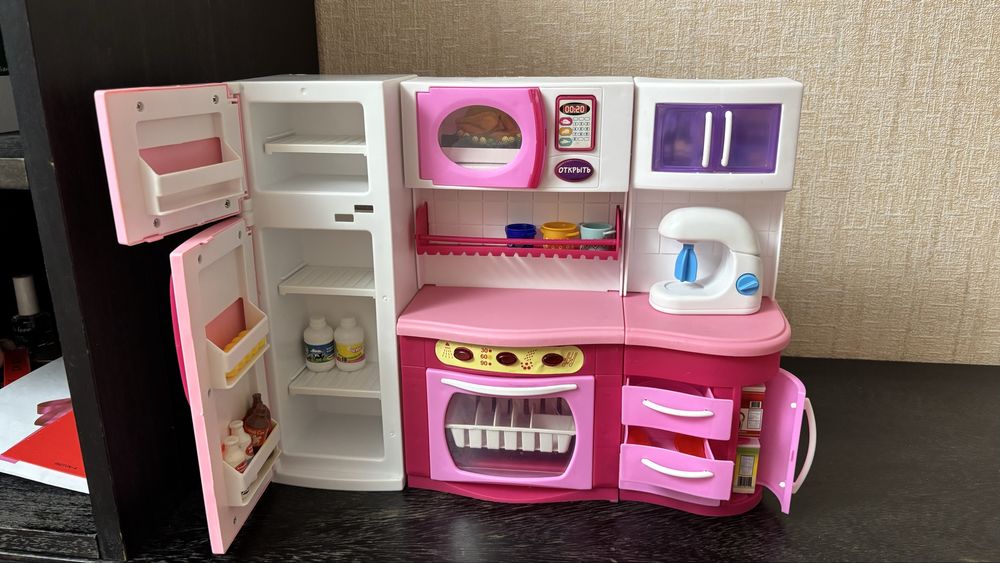 Игрушечная кухня для кукол
