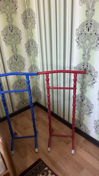 Детская вешалка для одежды