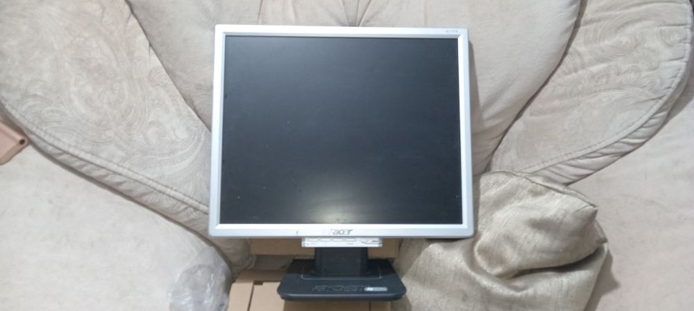 Монитор б/у в рабочем состоянии