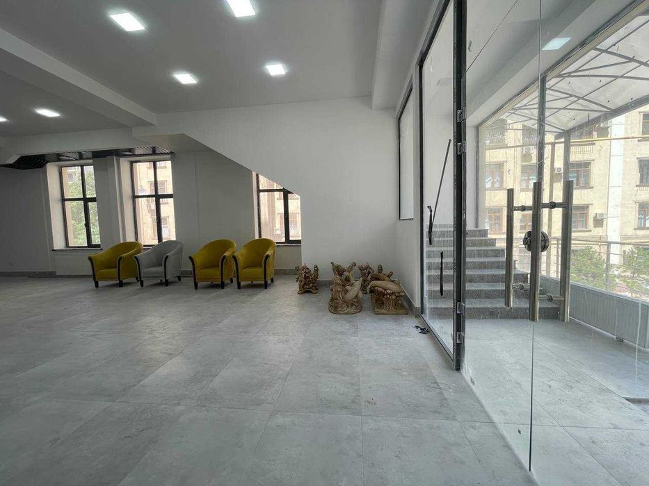 Паркентский. Сдам в аренду помещения под офис от 35кв.м. до 700кв.м..