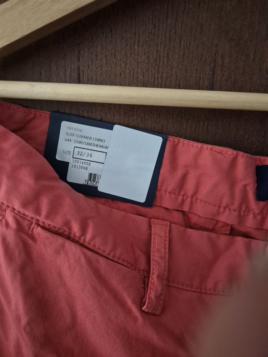 Продавам нов мъжки панталона GANT