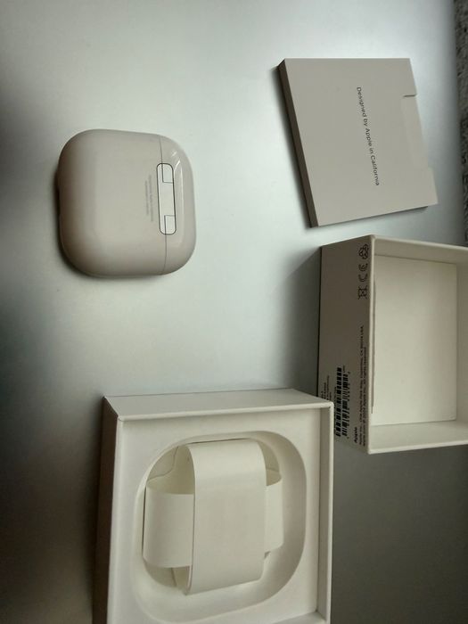 Слушалки Airpods 4