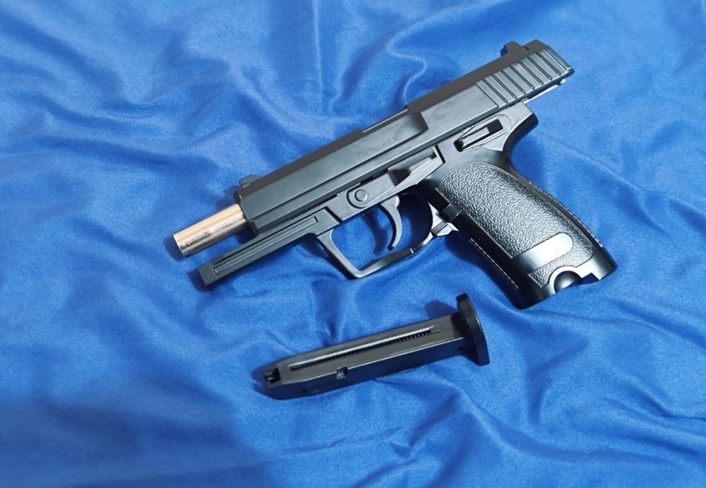 Продаётся страйкбольный пистолет