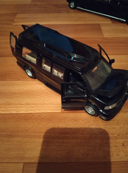 Машинки железные бу масштаб 1 24