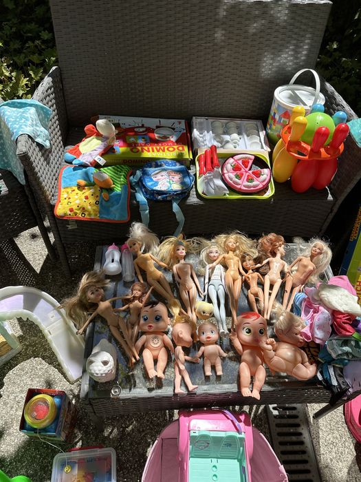 Много на брой детски играчки