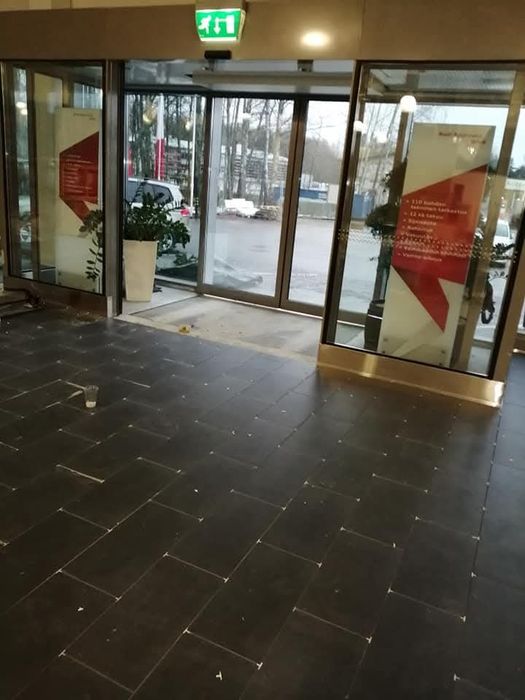 Zugrav, gresie, faianță,rigips –Execut lucrări de calitate finisaje interioare,exterioare