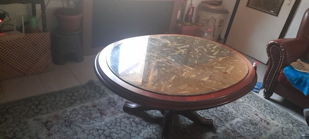 Масивна холна маса с мраморен плот