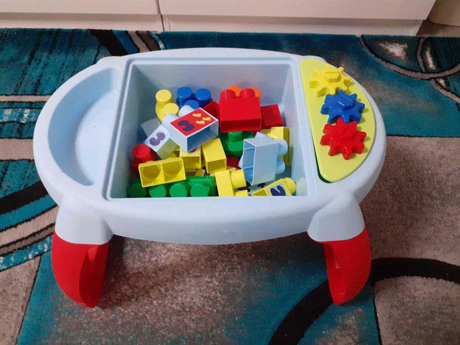 Vand masuta cu lego ptr copii de 1-3 ani in stare foarte buna