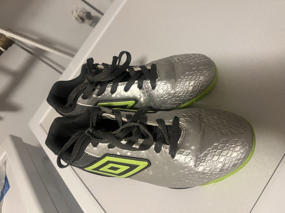Vand adidasi de fotbal Umbro