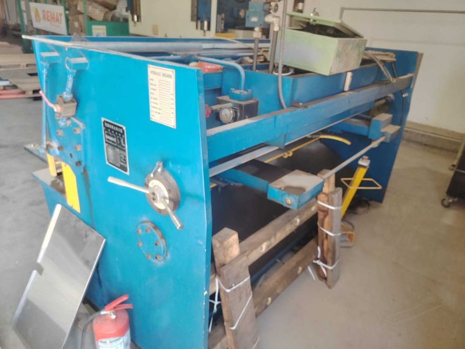 Vând abkant-cnc  și ghilotina