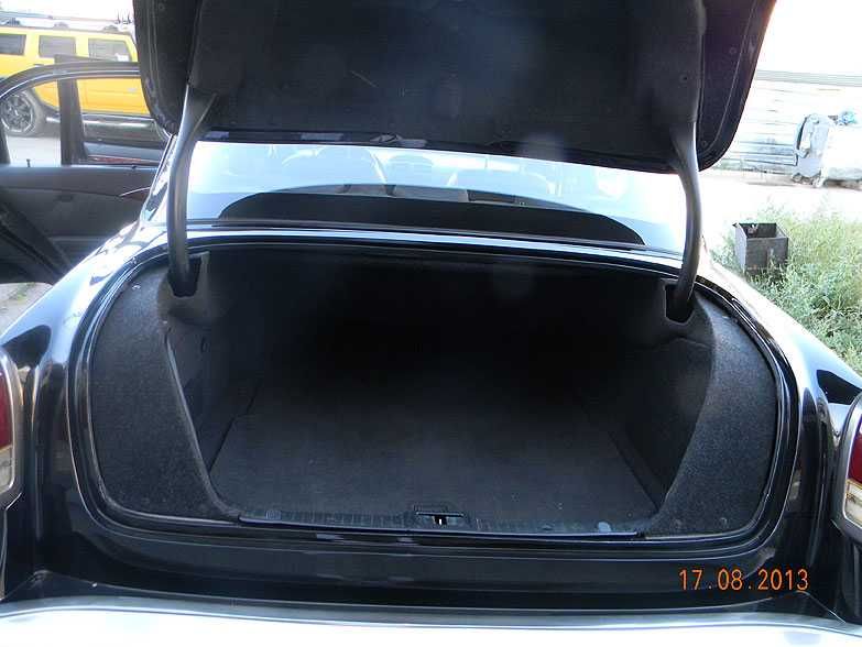 Mercedes-Benz E500 - Волга ГАЗ 21