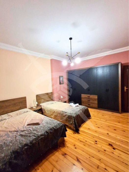 Дава се под наем Четиристаен апартамент в София, Център - 120 кв.м за 1545.81 € - Снимка #2