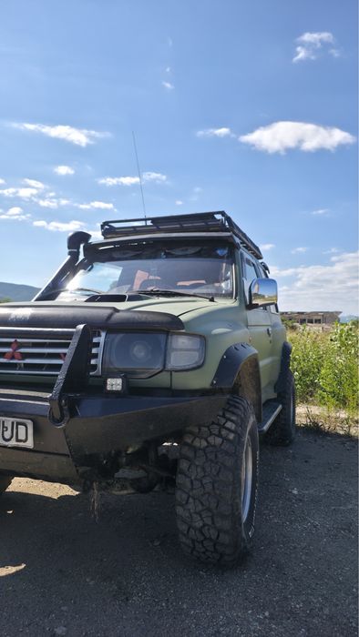 Vand sau schimb Mitsubishi pajero top masina