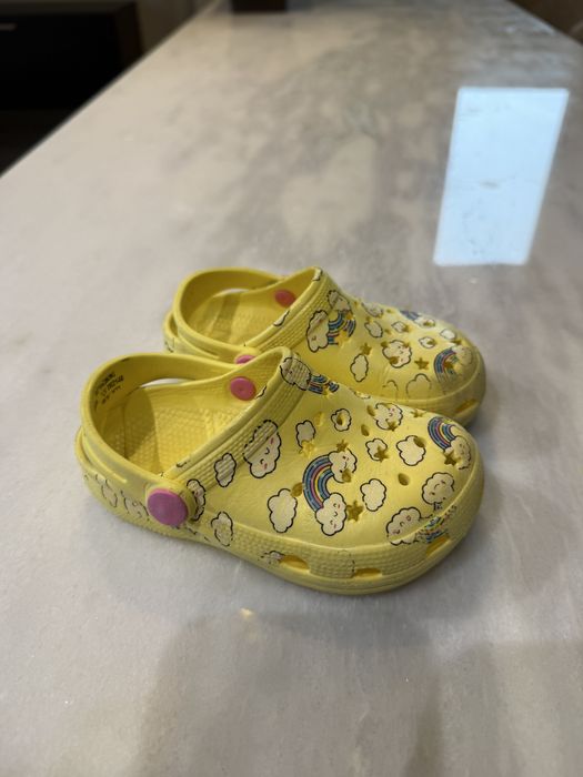 Saboti galben, imprimeu nori si curcubeu. Model crocs, Lc waikiki. 24