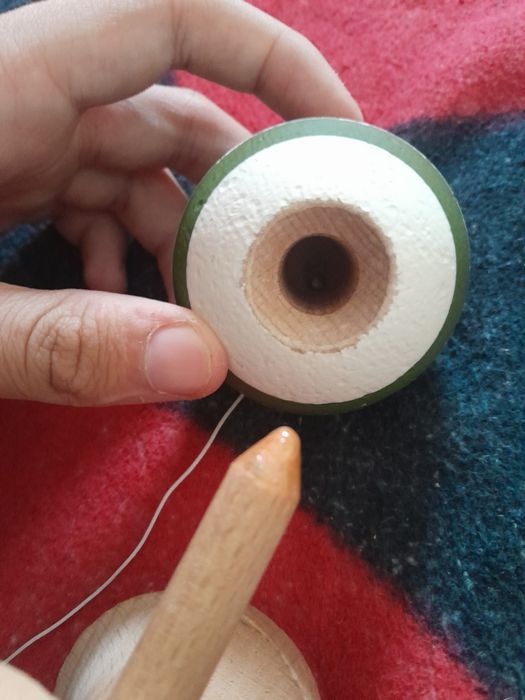 Vând kendama sweets tracker army green