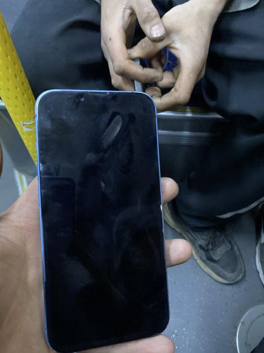 Продам айфон 13