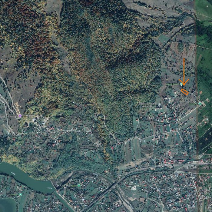 Teren intravilan 1.590 mp format din 2 parcele – Panoramă Munții Tarcăului, Ceahlău & Piatra Neamț