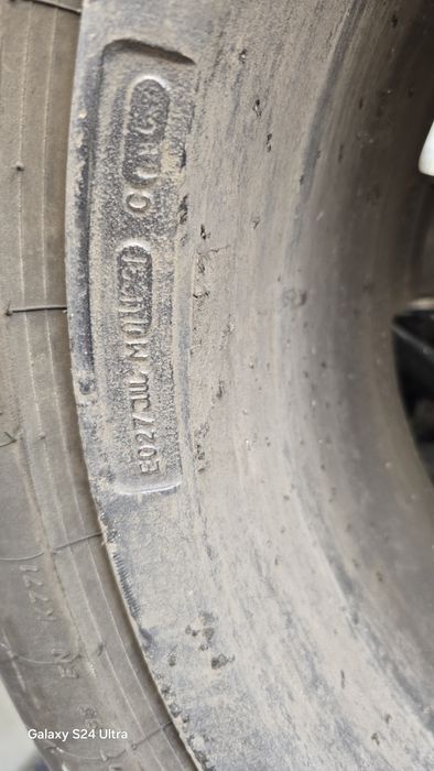 Vand anvelope pirelli sotto zero iarna 225/55/R17 cu  jante pe 17 Enzo compatibile BMW