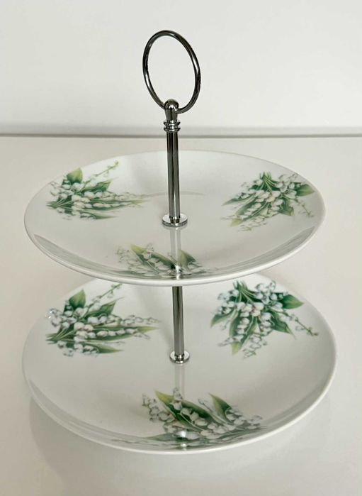 Двуетажна порцеланова поставка с декор момини сълзи