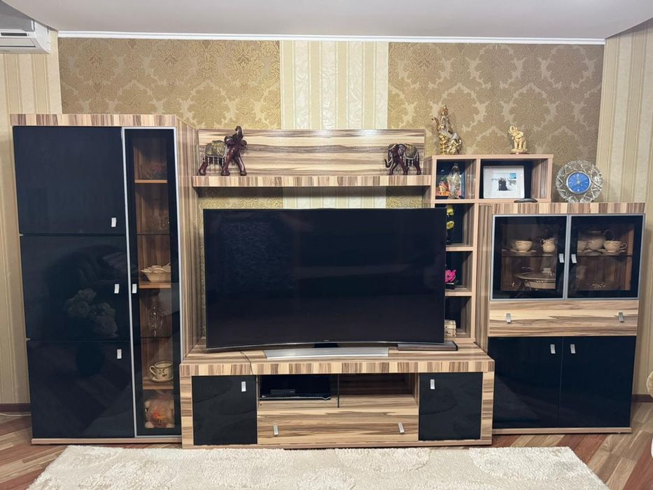 Продам  стенку  в зал