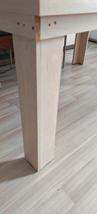 De vanzare masa dining 1x1. 6m foarte zdravana