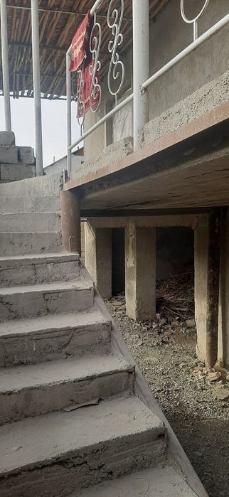 Ховли-жой сотилади