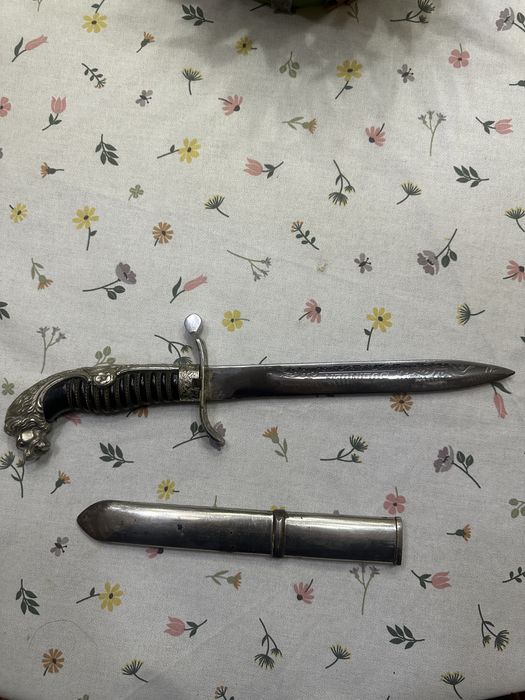 Cutit realizat din sabie de ofiter al regelui Ferdinand