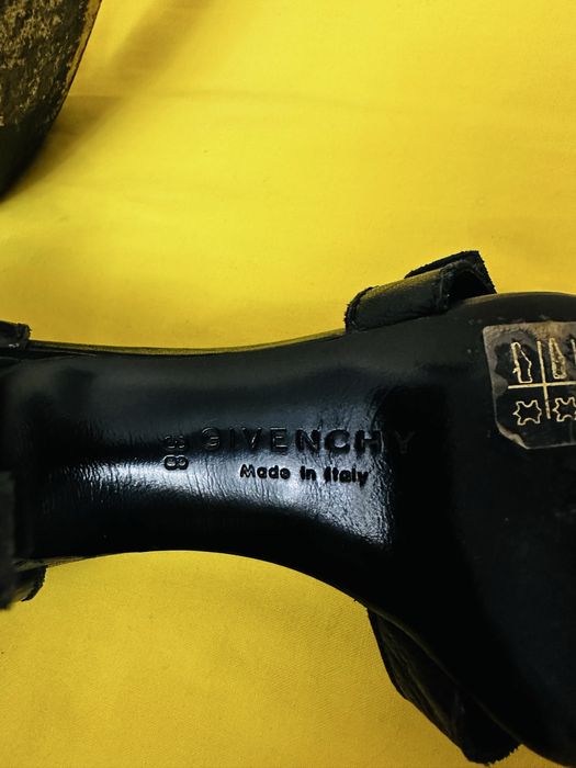 Фирменные туфли (босоножки) 38 размер.GlIVENCHY.