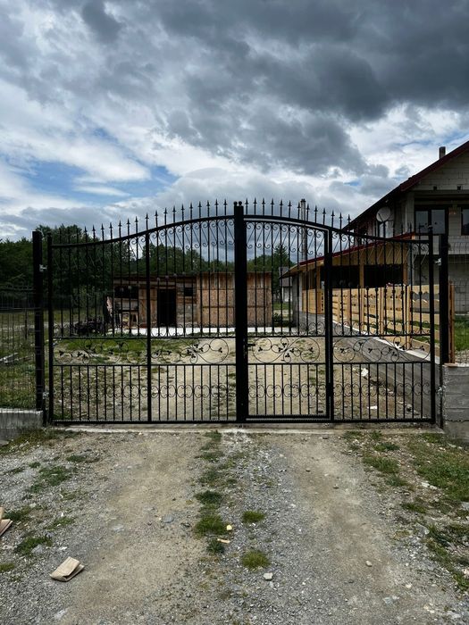 Balustrade, porți și confecții metalice la comandă