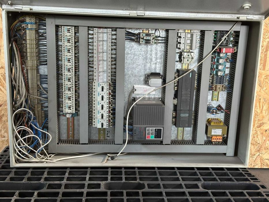 Tablou electric echipat de comanda si distributie