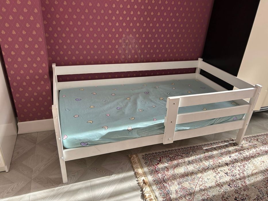 Кроватка детская из массива дерева