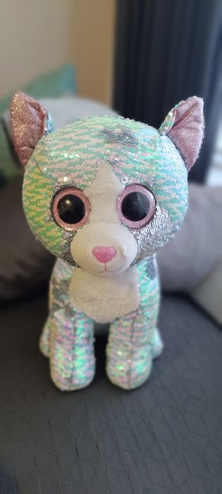 Голяма плюшена играчка