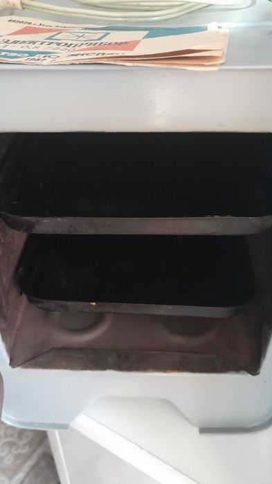 Продам духовку  б/у