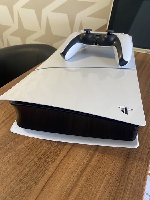 Sony PlayStation 5 Slim Disc Edition / 1 controller / 1 TB / White / Foarte bun / Cod produs: 1151