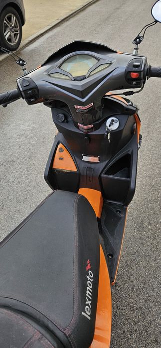 Скутер Lexmoto Monza 125